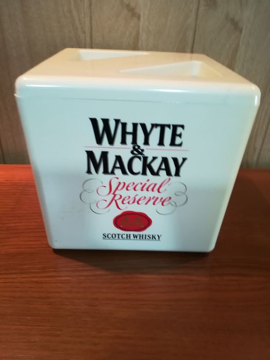 Baldes de gelo com logótipos