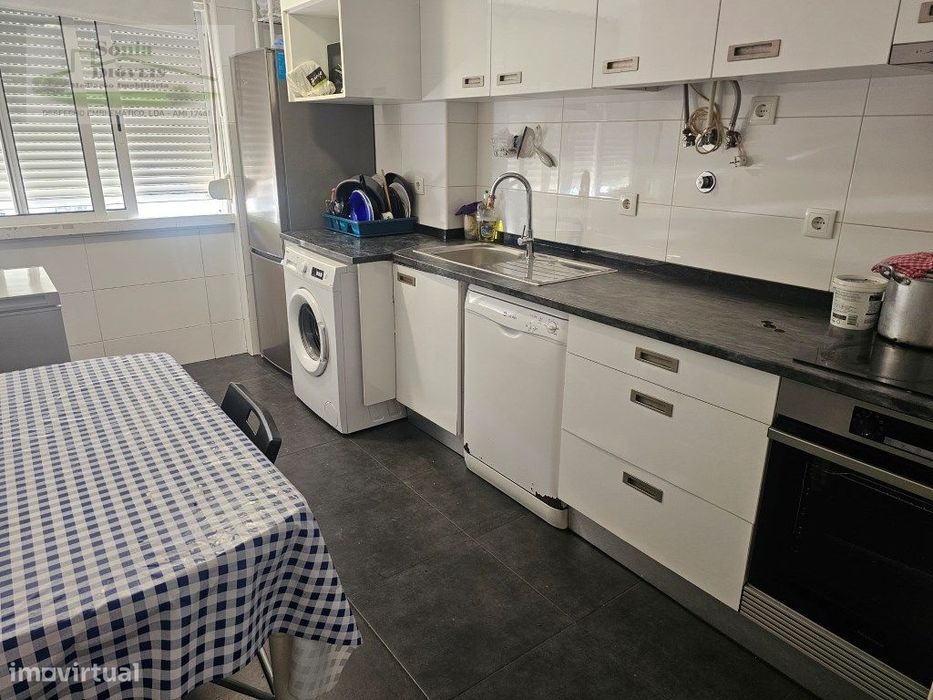 Apartamento T2 Para Venda Em Benfica!