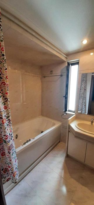 Quarto Suite (wc privado) espaçoso (parece T0). CentroLISBOA