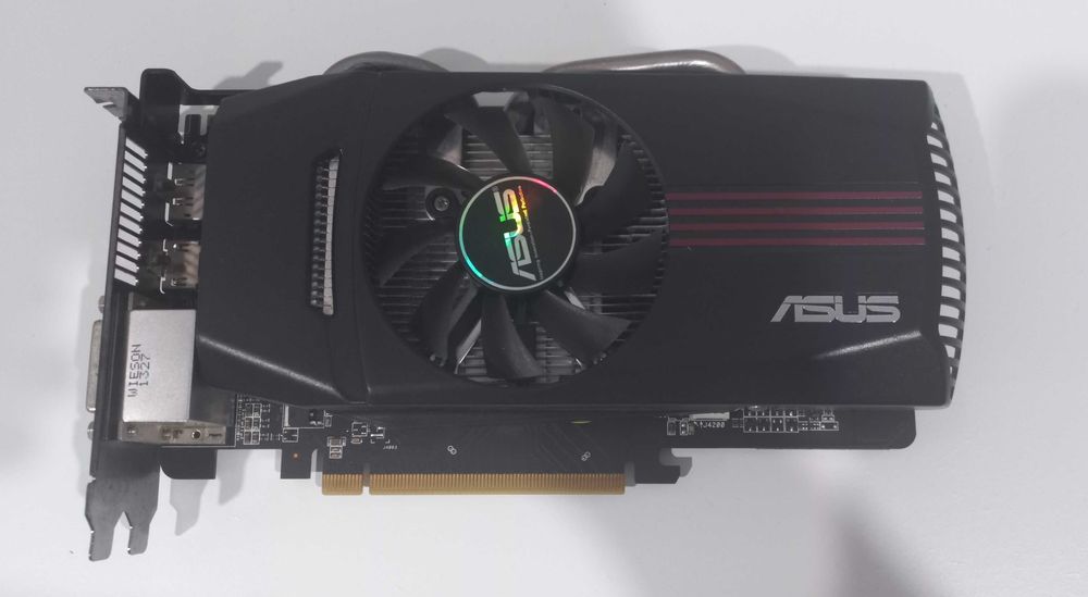 Placa gráfica ASUS Radeon HD 7770