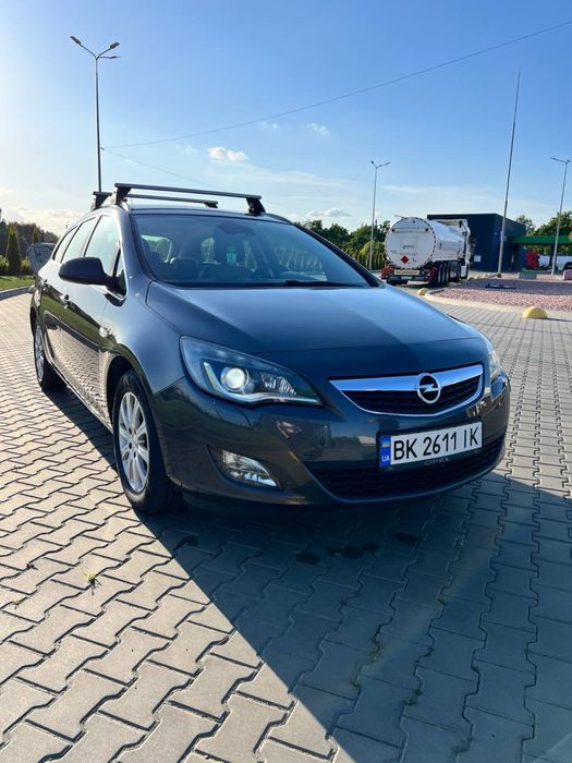 Opel Astra J  2011