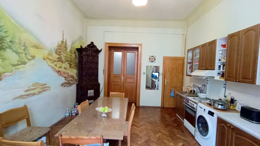 Продається 4 км квартира ( 132,3м.) навпроти облдержадміністрації