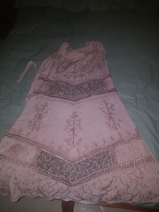 Vestido bege quase novo