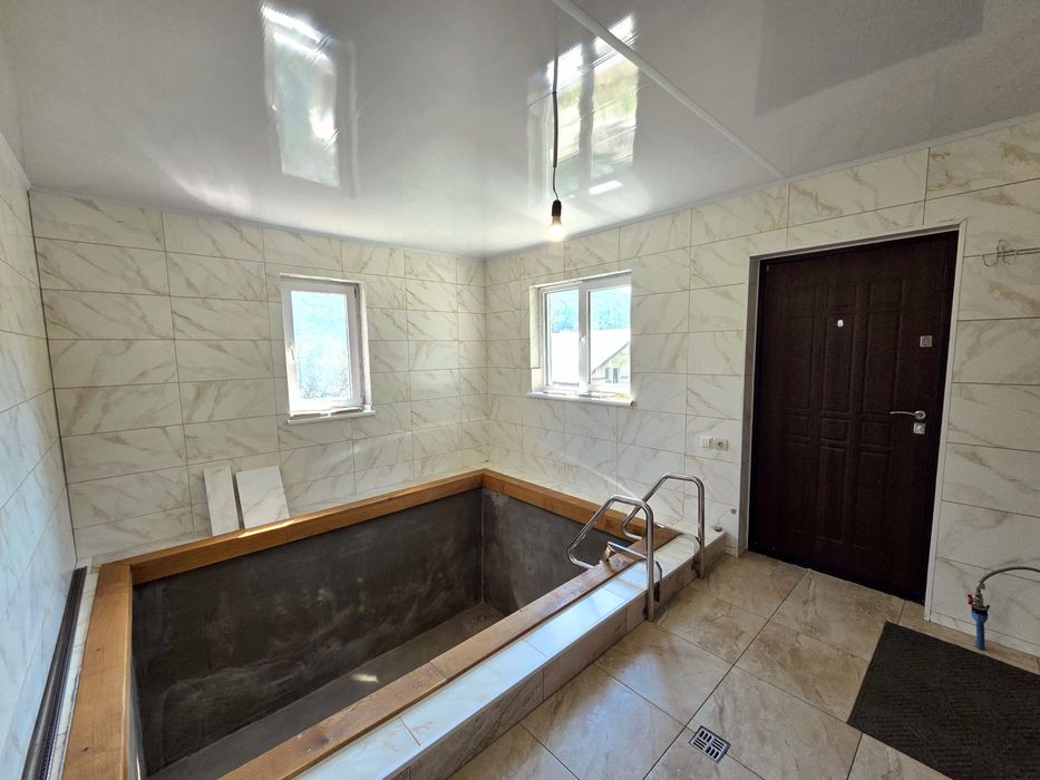 Унікальна пропозиція в Сколе: будинок з басейном і сауною!!!