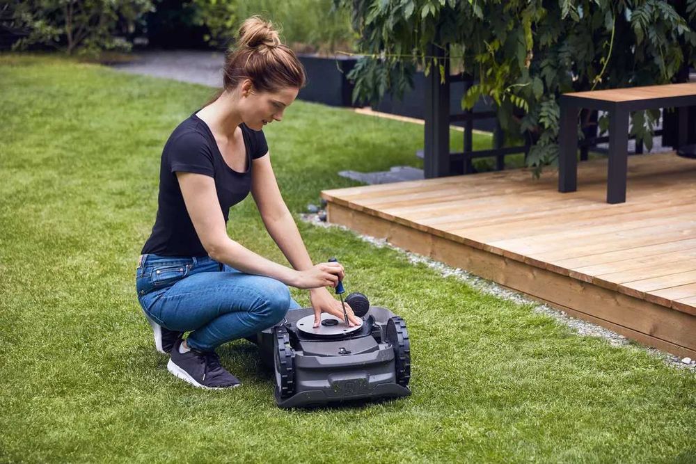 Robot koszący HUSQVARNA AUTOMOWER® 305 - 967 97 40‑11