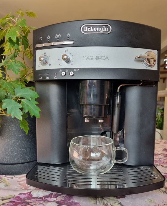 Ekspres ciśnieniowy do kawy De Longhi