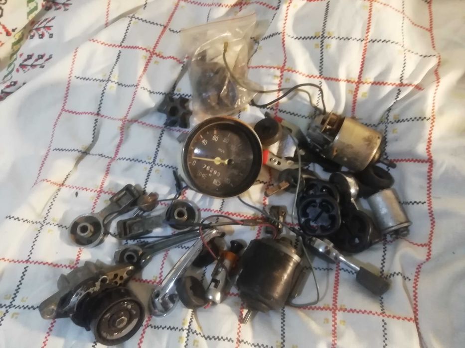 Автозапчастини різні 1 лотом