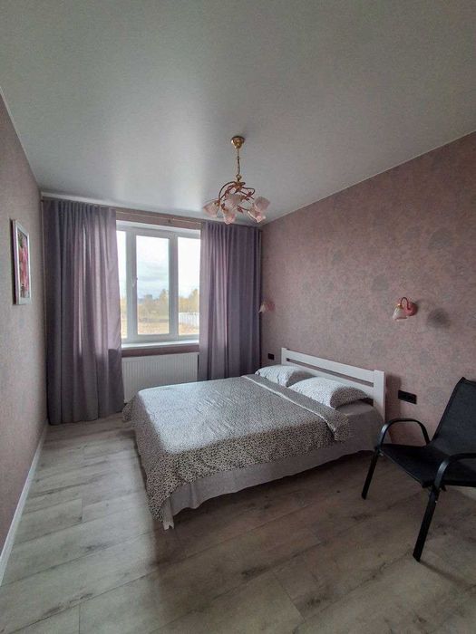 Будинок з сольовою лазнею на березі озера, зимова рибалка.