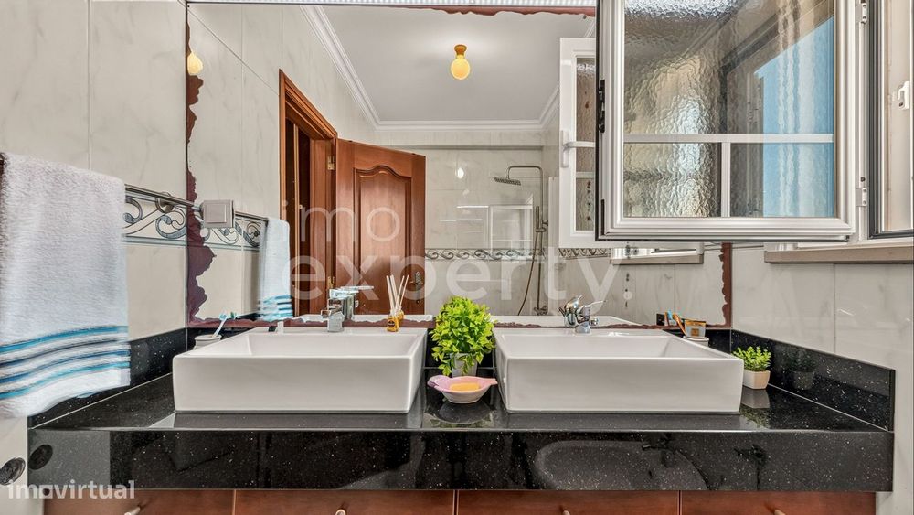 Moradia com 3 suites e piscina coberta a 10 min das praias da Ericeira