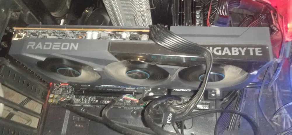 Видеокарта GIGABYTE  RX 6650xt EAGLE 8G. рабочая