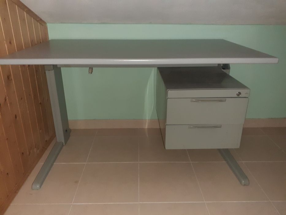 Nova BAIXA DE PREÇO! Secretária de metal com 2 gavetas