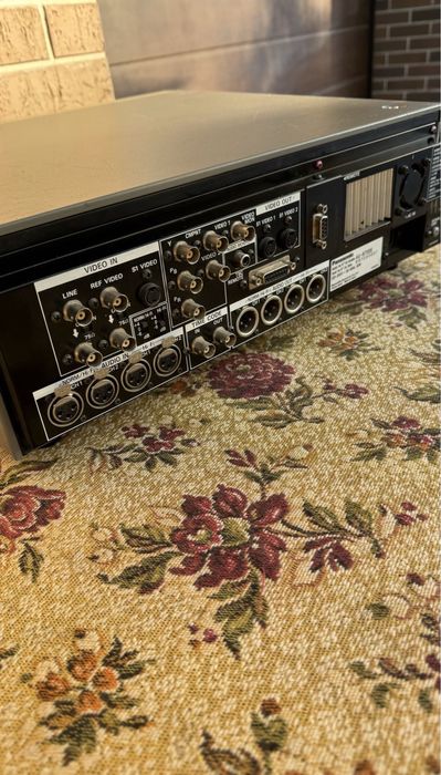 Профессиональный видеомагнитофон