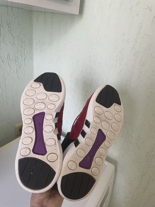 Продам високі кросівки Adidas