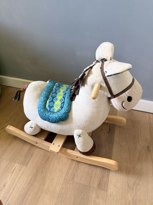 Koń konik na biegunach B.Toys Rodeo pluszowy