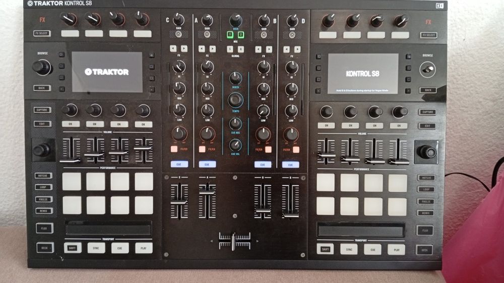 Controlador DJ TRAKTOR KONTROL S8 Native Instruments