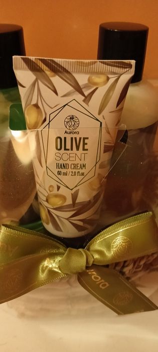 Nowe z metką zestawy kosmetyków Aurora oraz Soraya