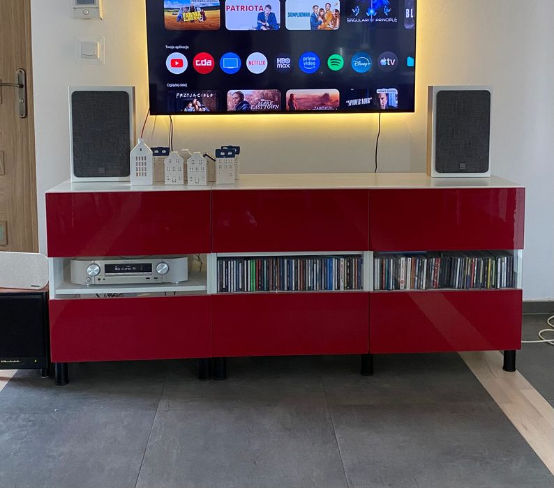 REGAŁ  IKEA pod TV stojący na nóżkach komoda witryna przeszklona czerwona