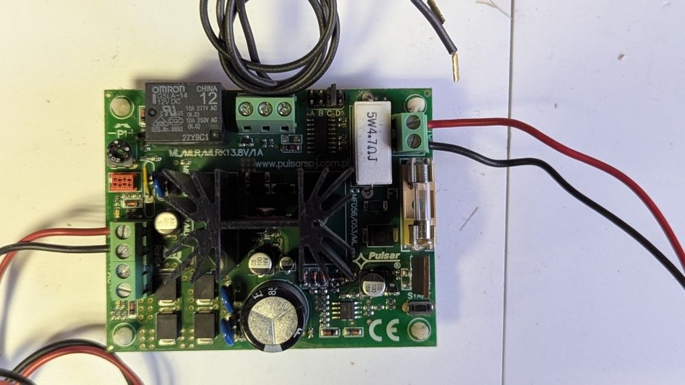 Zasilacz buforowy Pulsar 13.8v/1A