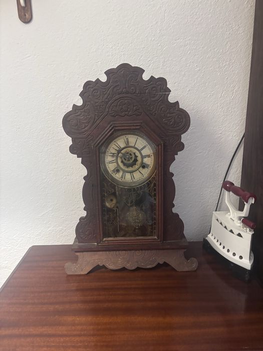 Relógio antigo decorativo (com chave e a funcionar)