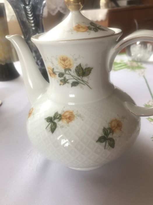 Dzbanek porcelana sygnowany