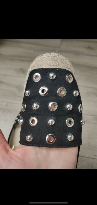 Czarne espadryle z ozdobami 39/40/ długość 25,7 cm