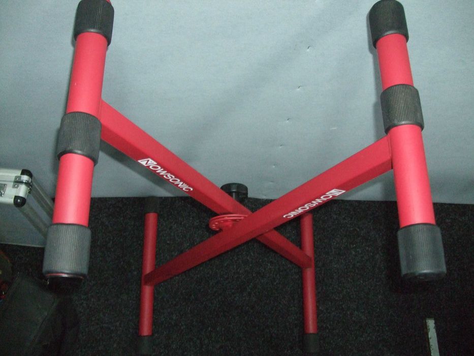 Продам клавішну стійку Nowsonic.