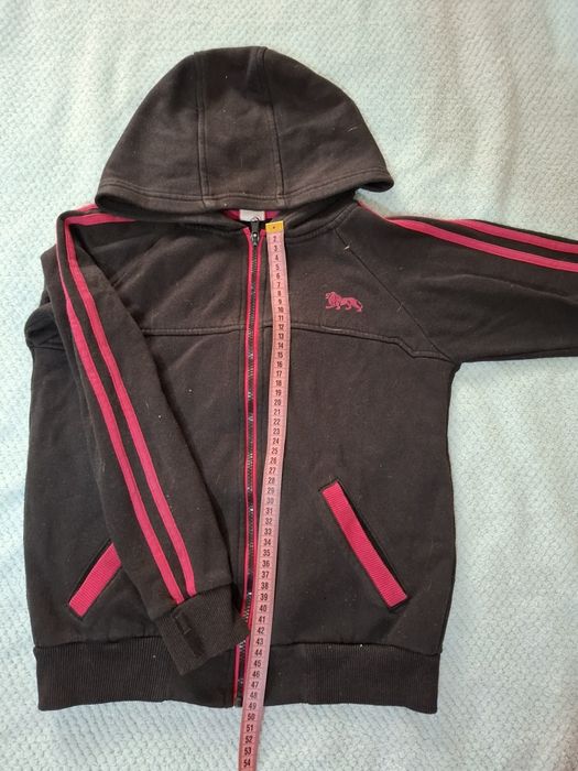 Кофта чорна з рожевими полосами на рукавах
М’яка, тепла, на флісі
Комф