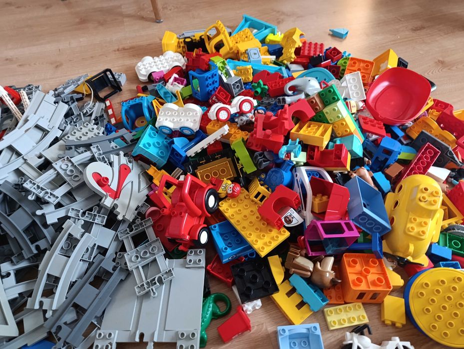 Rezerwacja Mnóstwo klocków LEGO Duplo pociągi, tory, figurki wielki zestaw