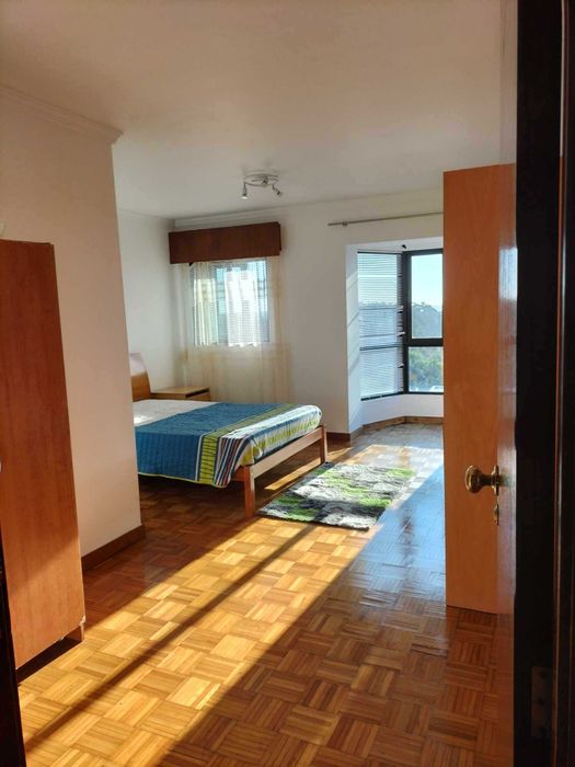 Arrenda-se quarto mobilado a estudante (perto da Universidade de Aveiro / Glicíneas)