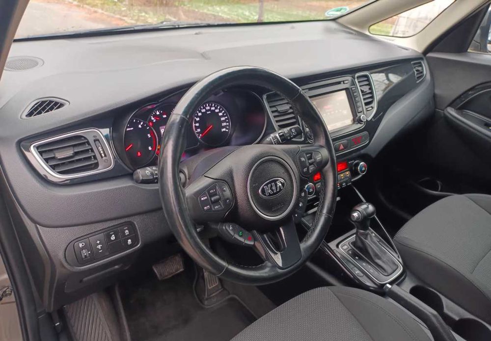 Продаж автомобіля  Kia Carens 2015 з Європи