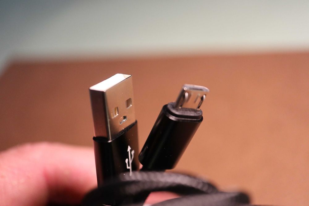 Cabo Micro USB Extra Longo (3 Metros) – Nylon Reforçado – Novo