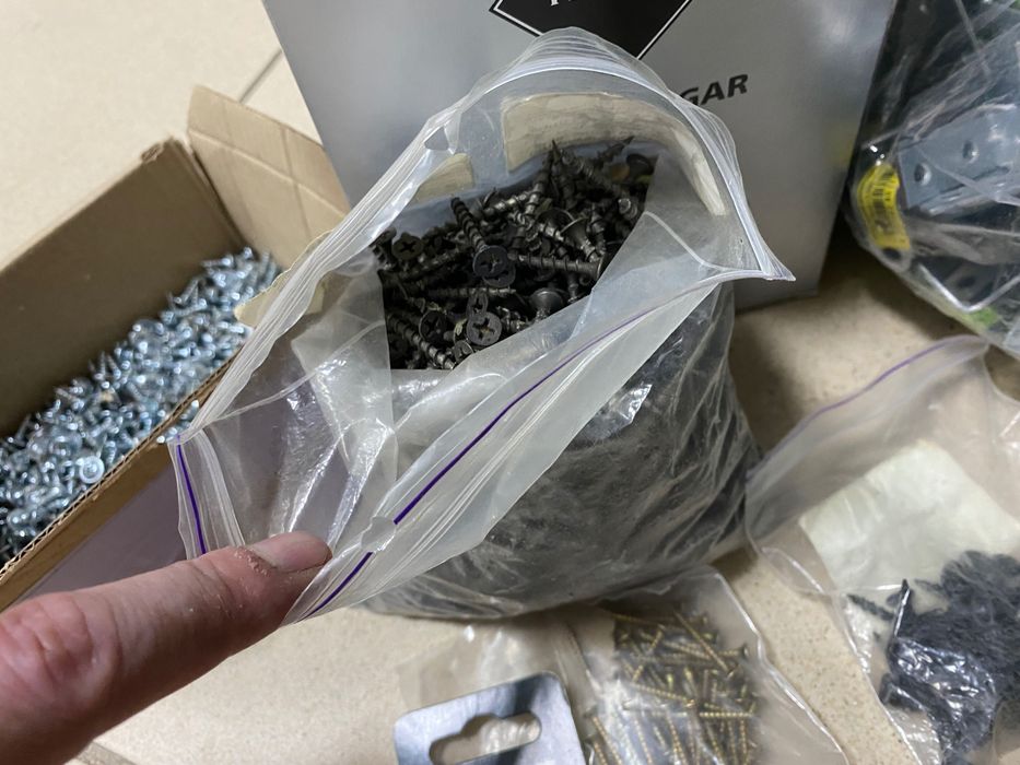 Продам шурупи по дереву, металу, свердла та  кутники