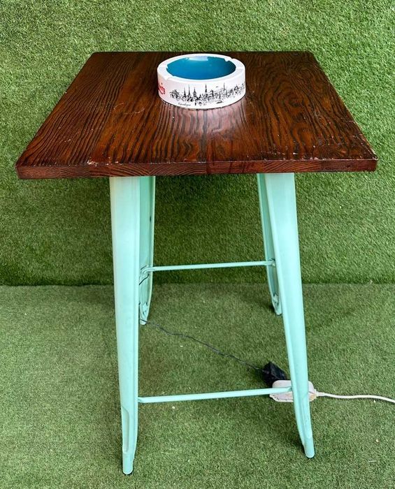 Mesa de bar com iluminação Led, medidas; altura 102 X 60X60 cm