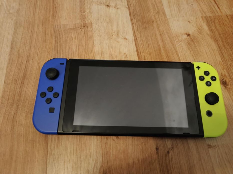 Nintendo switch z kartą pamięci i grami