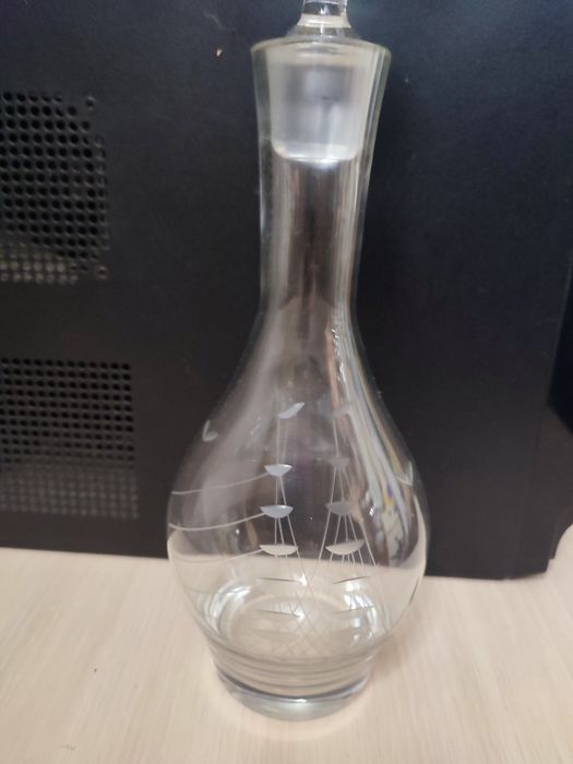 Vintage karafka z motywem żeglarskim