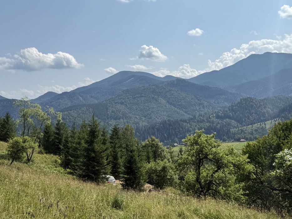 З видом на Чорногору.