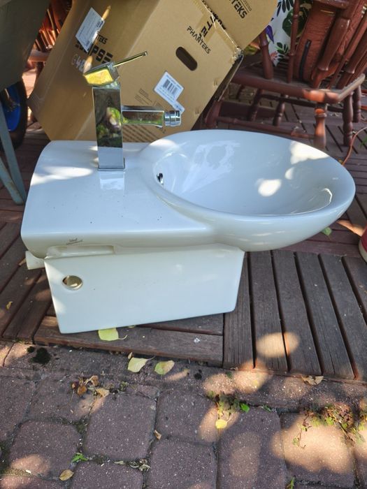 Bidet wiszący z kompletnym wyposażeniem SUPER OKAZJA