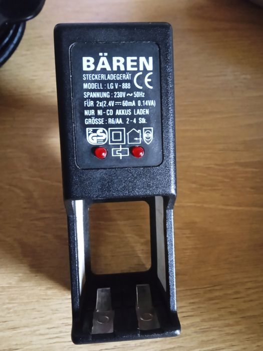 Зарядний пристрій для Li-ion 3.7V та АА/ААА 1.2V