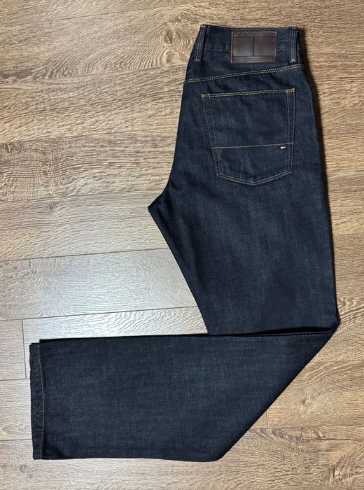 Джинсы Tommy Hilfiger.