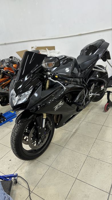 Suzuki GSX R 600 джиксер gsx 600 r