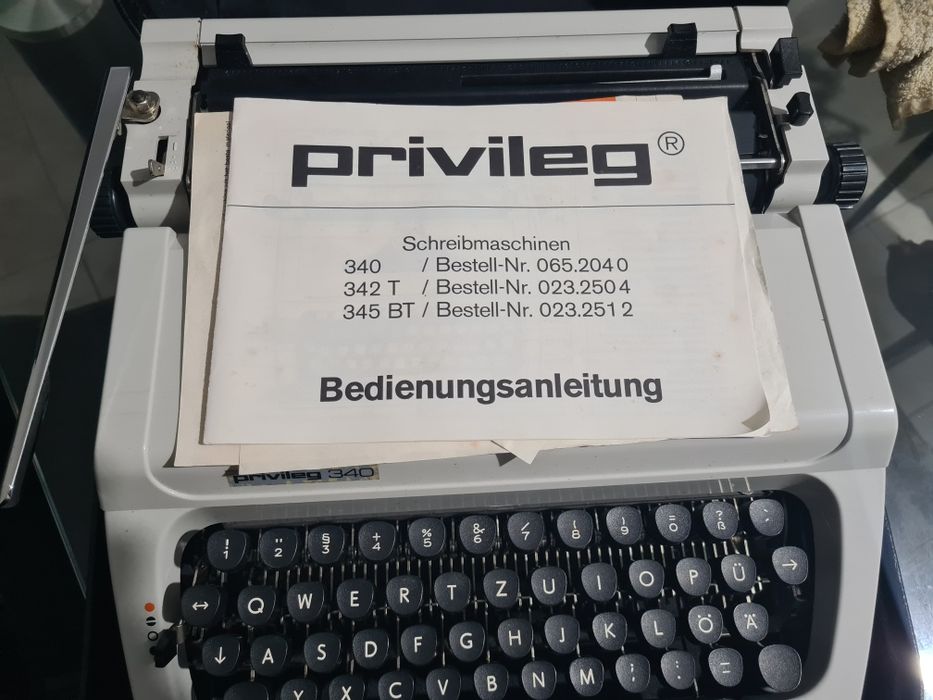Maquina de escrever antiga  privileg 340