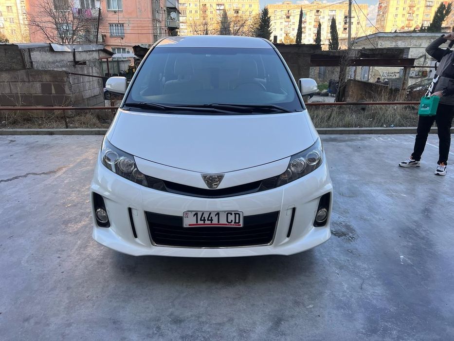 Toyota Estima Гібрид