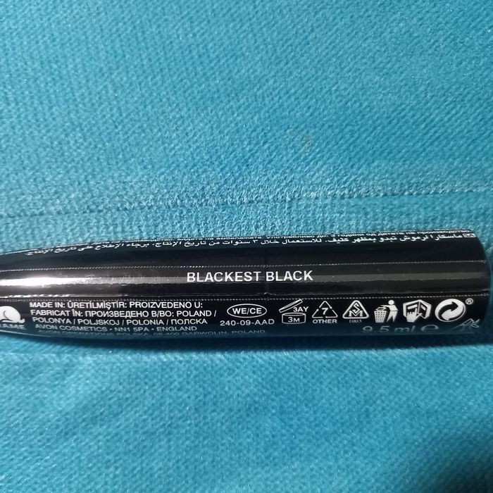 Avon Exxtravert Extreme Volume tusz do rzęs Blackest Black