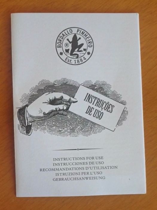 Pinha encarnada em loiça Bordallo Pinheiro