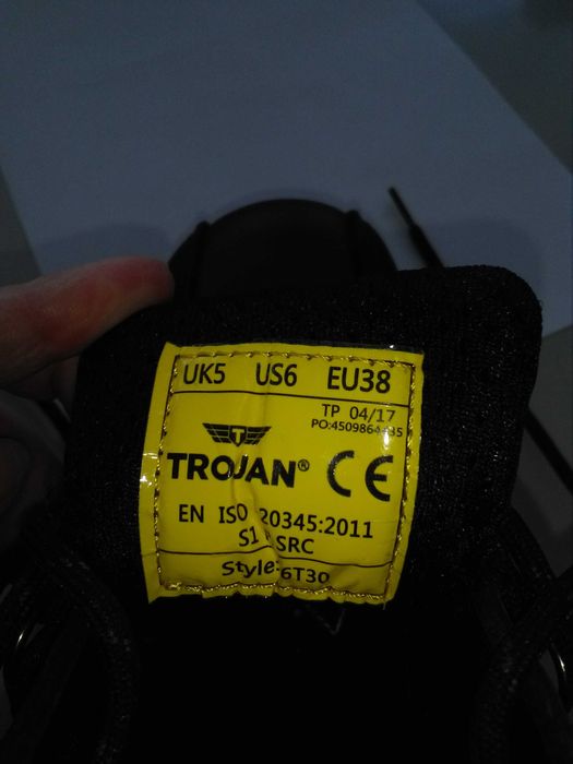 Продам робоче взуття