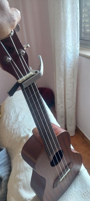 UKULELE ukelele usado
