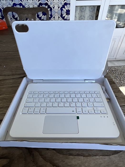 Logitech iPad 10 Keyboard Case64738680139011120