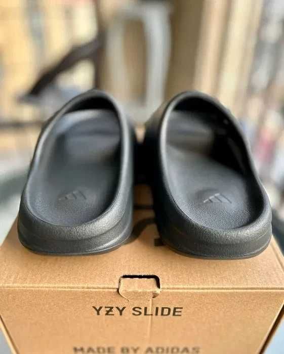adidas Yeezy Slide .38