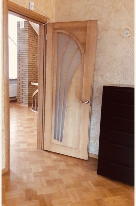 Дом в 602 м-не Салтовки. Новой постройки.180 м2.Старт-152000$. Торг