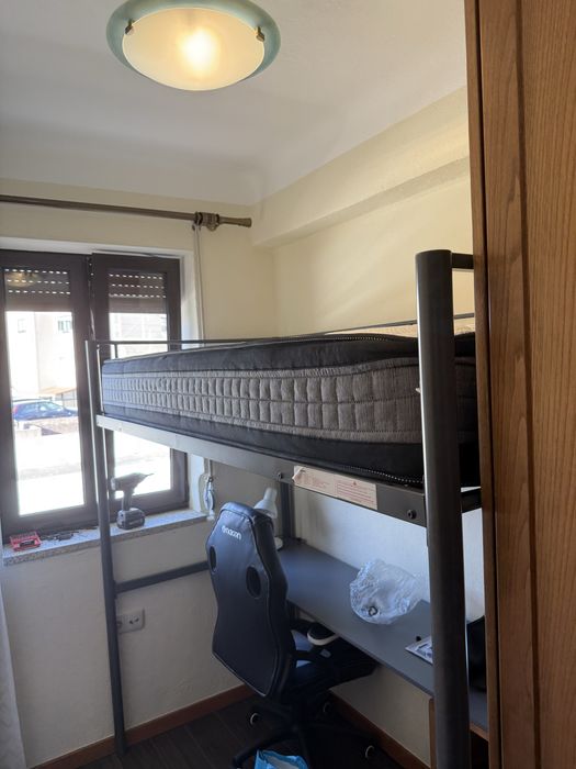 Cama alta com escada para solteiro + colchao + escritorio